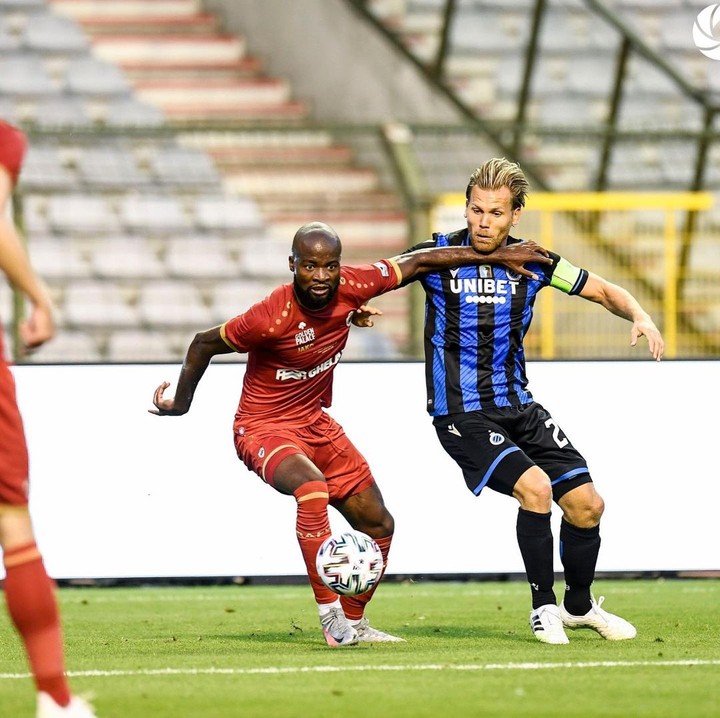 Chce si vynútiť prestup. Na tréning prišiel v drese rivala